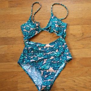 Cupshe Swimming suit One piece